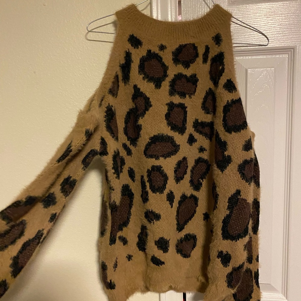 Leopard cold shoulder